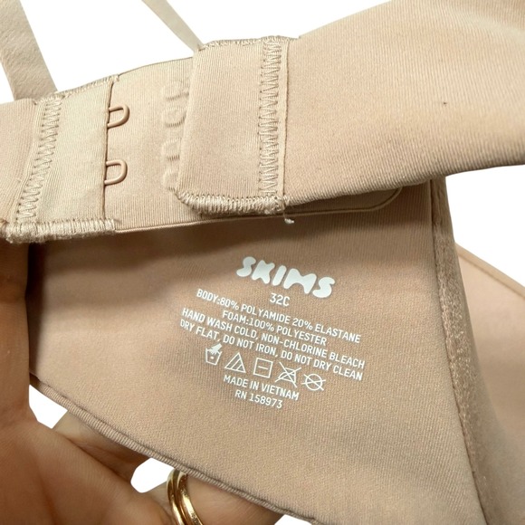 SKIMS Fits Everybody T-Shirt Bra Beige Size 32C - Picture 4 of 4